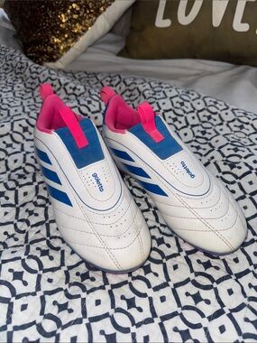 Kids White Athletic Slip-On Sneakers with Blue Stripes and Pink Tabs